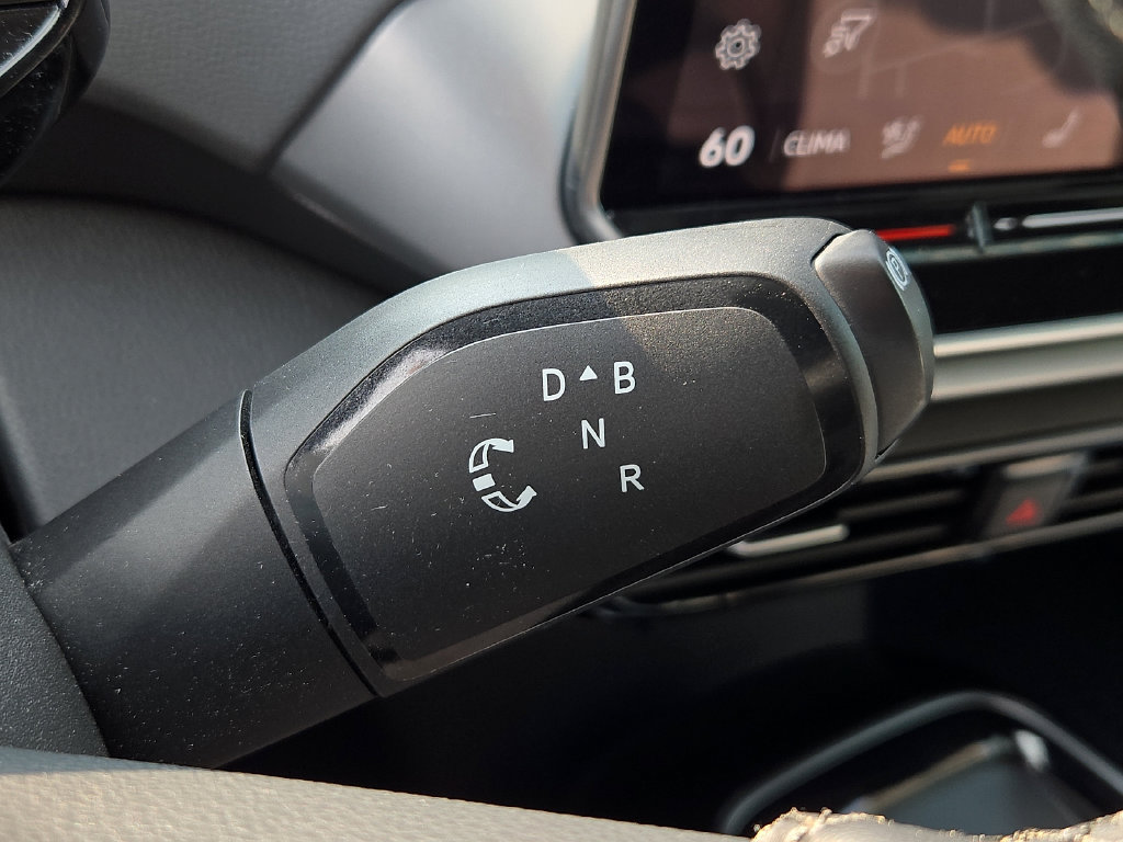 Certified 2025 Volkswagen ID.4 Pro AWD/4WD image 14