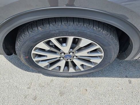 Used 2022 Ford Escape Titanium image 21