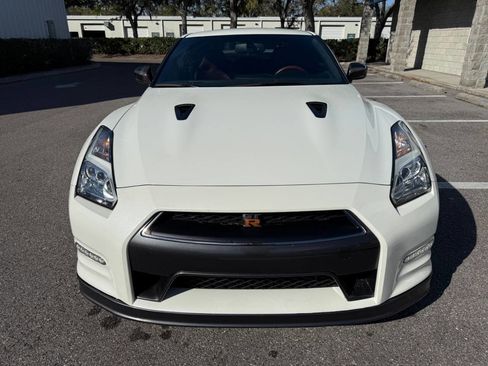Used 2016 Nissan GT-R Premium image 10