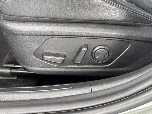 Used 2025 Hyundai Elantra Limited FWD image 19