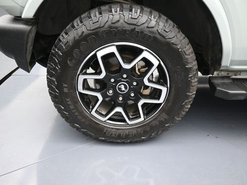 Used 2022 Ford Bronco Outer Banks image 10