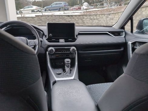 Used 2024 Toyota RAV4 LE image 22