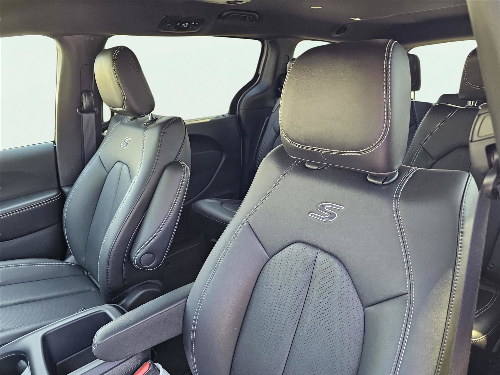 New 2026 Chrysler Pacifica Select w/ S Appearance Package FWD image 18