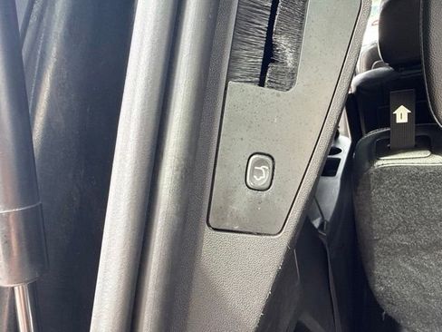 Used 2016 Dodge Grand Caravan SXT FWD image 12