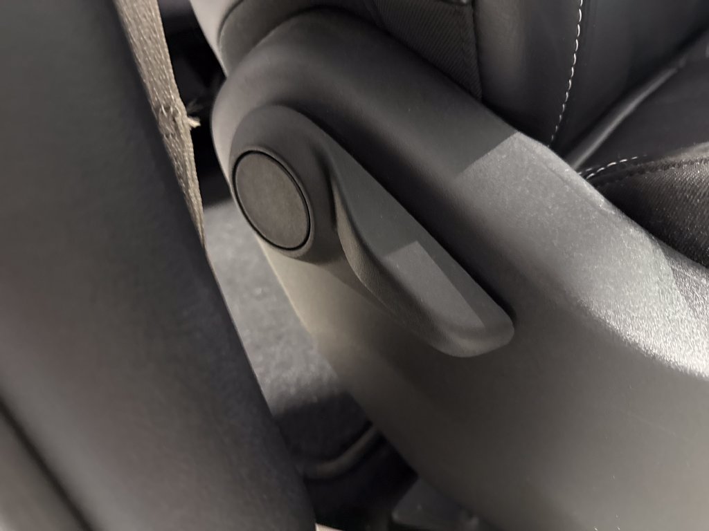 Used 2023 Chrysler Pacifica Touring-L FWD image 34