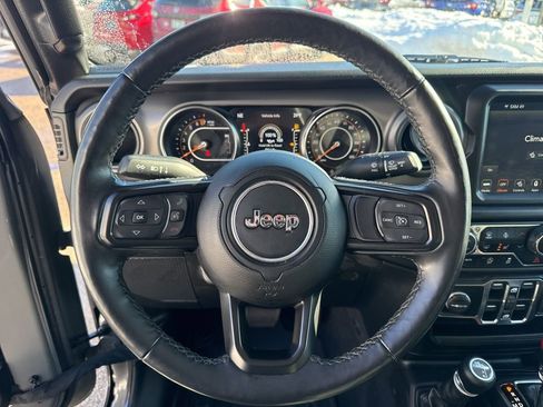 Used 2022 Jeep Gladiator Willys image 13