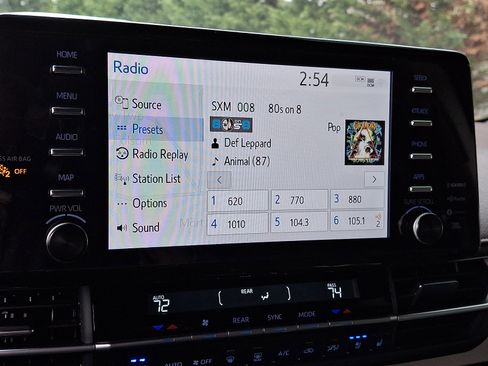 Used 2024 Toyota Sienna Platinum image 19