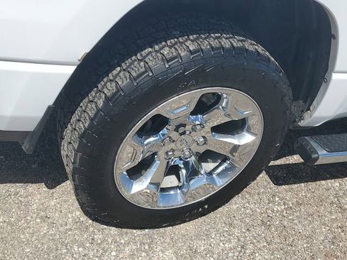 Used 2019 RAM 1500 Big Horn AWD/4WD image 5