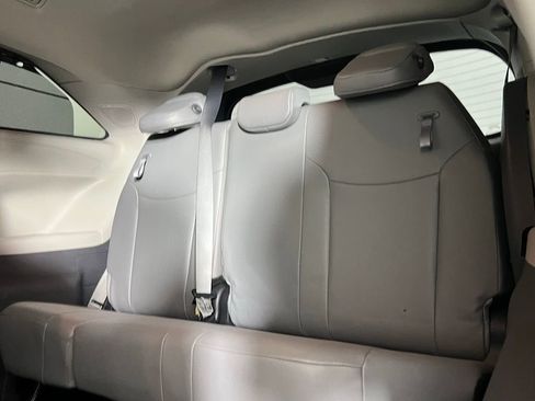 Used 2023 Toyota Sienna Limited image 26