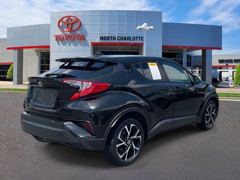 Used 2022 Toyota C-HR XLE FWD image 6