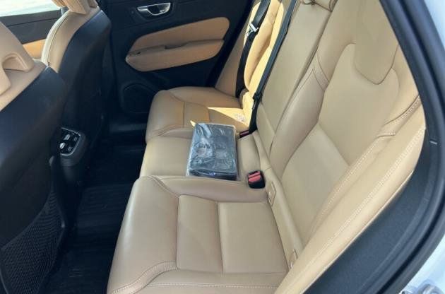 Used 2024 Volvo XC60 B5 Ultimate w/ Climate Package AWD/4WD image 4