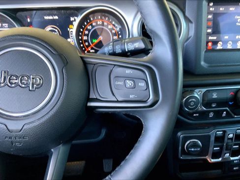 Used 2018 Jeep Wrangler Unlimited Sport S image 24