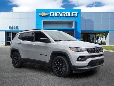 Used 2026 Jeep Compass Latitude AWD/4WD image 1