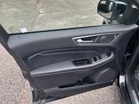Used 2019 Ford Edge Titanium w/ Cold Weather Package image 21