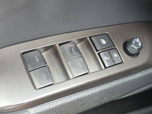 Used 2023 Toyota Camry SE image 11