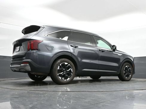Used 2024 Kia Sorento S FWD image 41