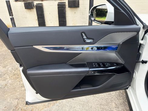 Used 2024 BMW i7 xDrive60 w/ Premium Package AWD/4WD image 50