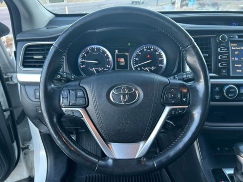Used 2017 Toyota Highlander Limited image 13