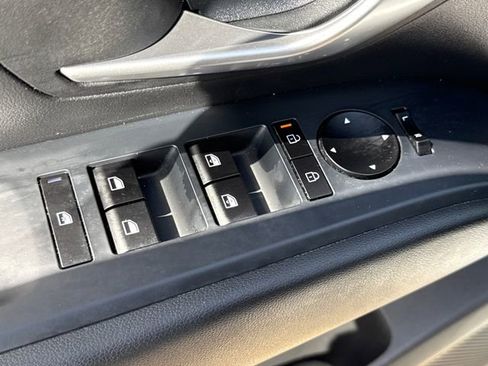 Used 2025 Hyundai Santa Cruz SEL image 18