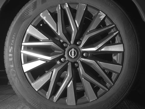 Used 2025 Nissan Altima 2.5 SV image 12