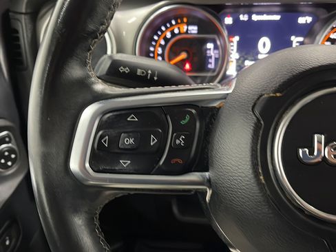 Used 2018 Jeep Wrangler Unlimited Sahara AWD/4WD image 6