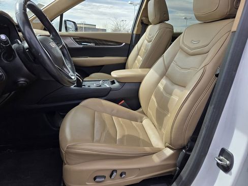 Used 2022 Cadillac XT6 Premium Luxury w/ Platinum Package image 2