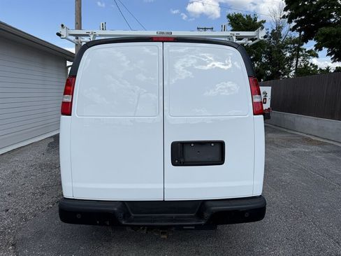 Used 2022 Chevrolet Express 3500 Extended w/ Driver Convenience Package RWD image 3