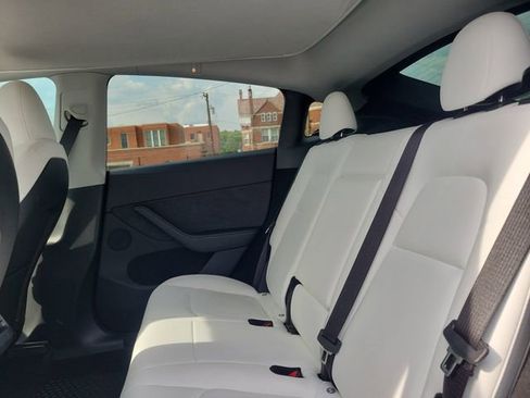 Used 2023 Tesla Model Y Long Range AWD/4WD image 22