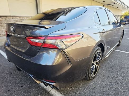 Used 2018 Toyota Camry SE image 5