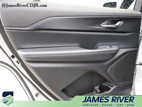 Used 2024 Jeep Grand Cherokee L Laredo AWD/4WD image 18
