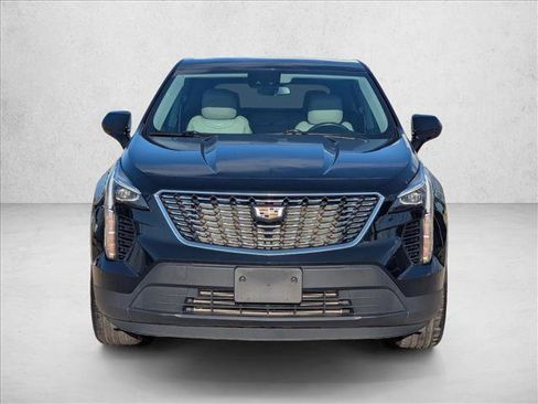 Used 2023 Cadillac XT4 Luxury w/ Cold Weather Package image 3
