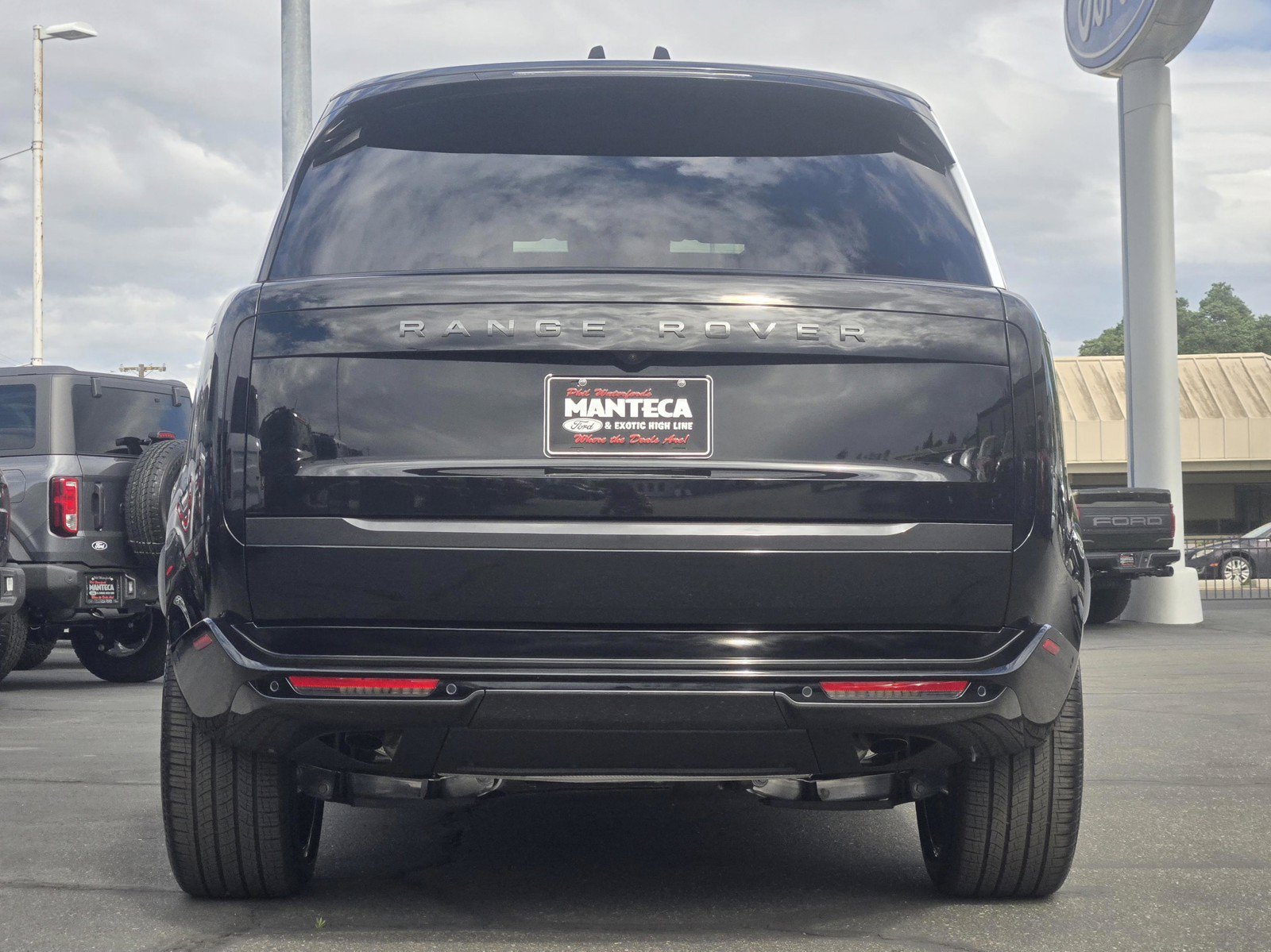 Used 2026 Land Rover Range Rover SE AWD/4WD image 4