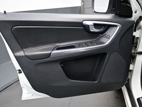 Used 2017 Volvo XC60 T5 Dynamic w/ Preferred Option Package image 9