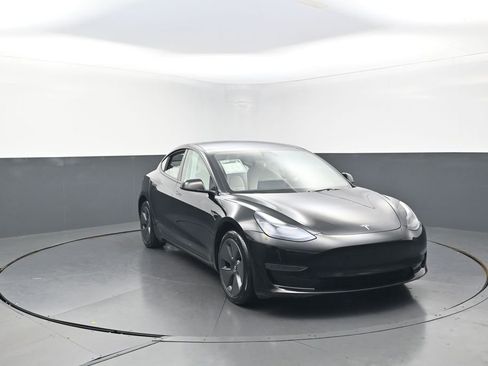 Used 2023 Tesla Model 3 Standard Range RWD image 2