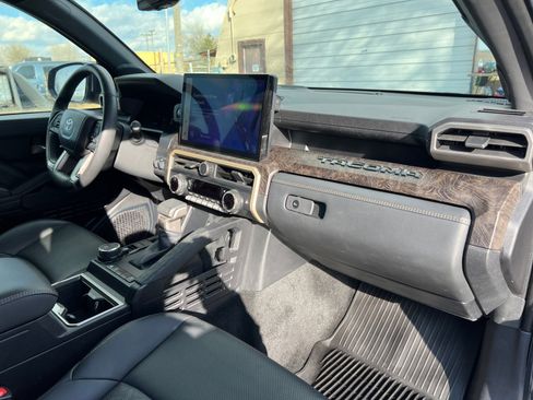 Used 2024 Toyota Tacoma Limited image 16