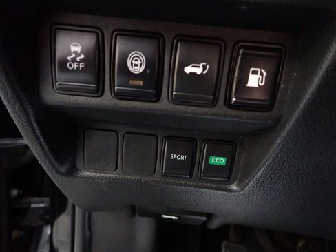 Used 2020 Nissan Rogue SV image 34