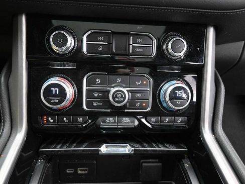 Used 2023 GMC Yukon XL Denali w/ Denali Reserve Package image 22