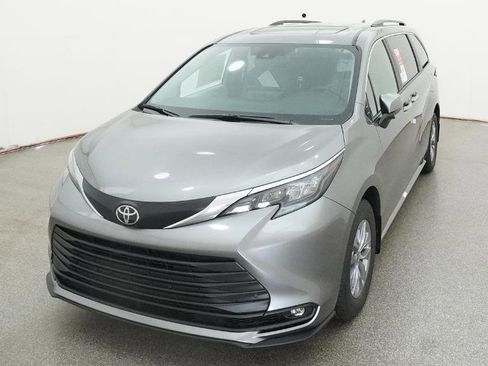 New 2026 Toyota Sienna XLE FWD image 50