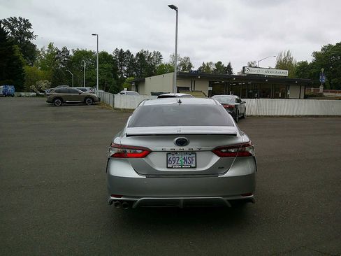 Used 2022 Toyota Camry SE FWD image 4
