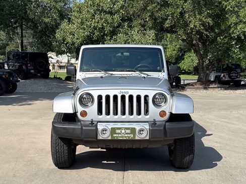 Used 2009 Jeep Wrangler Sahara w/ Dual Top Group AWD/4WD image 2
