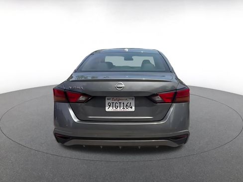 Used 2025 Nissan Altima 2.5 SV FWD image 12