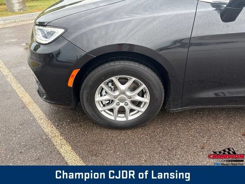 Used 2022 Chrysler Pacifica Touring-L FWD image 33