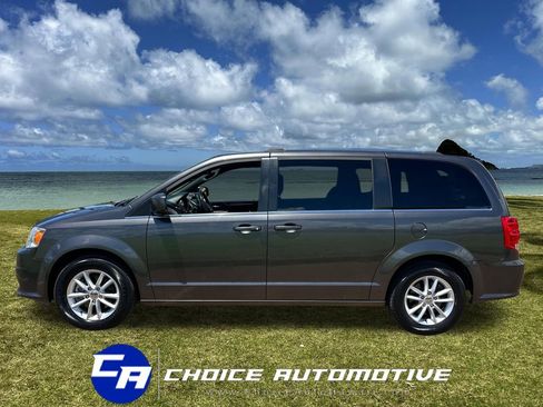 Used 2018 Dodge Grand Caravan SXT image 3