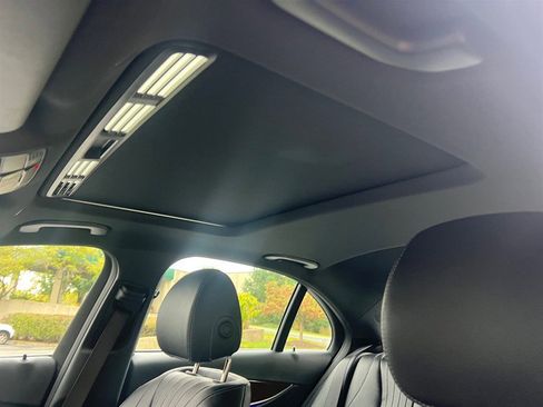 Used 2017 Mercedes-Benz E 300 4MATIC image 31