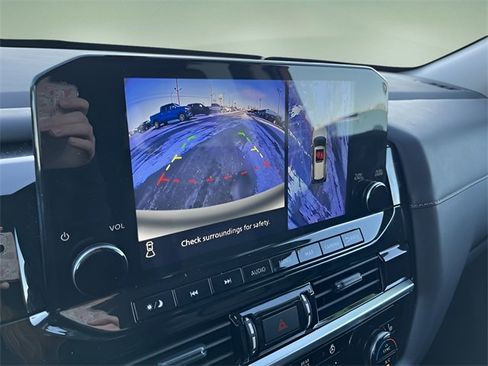 Used 2025 Nissan Pathfinder SL image 17