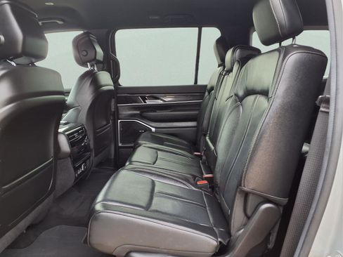 Used 2022 Jeep Wagoneer Series I image 17