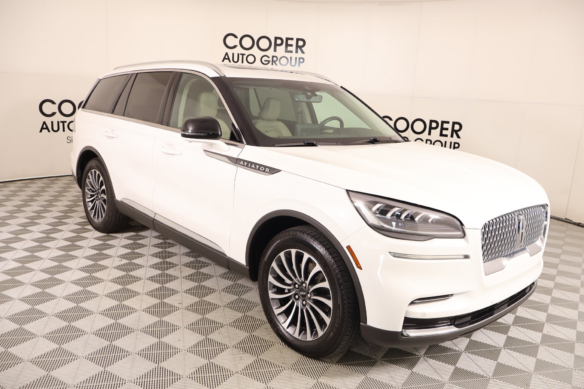 Certified 2024 Lincoln Aviator Reserve w/ Elements Package Plus AWD/4WD image 1