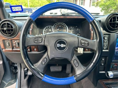 Used 2005 HUMMER H2 SUT w/ Preferred Equipment Group AWD/4WD image 20