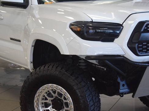Used 2017 Toyota Tacoma SR5 RWD image 7