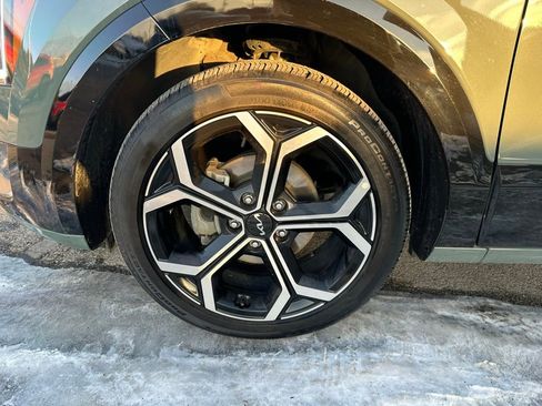 Used 2023 Kia Niro SX Touring image 8